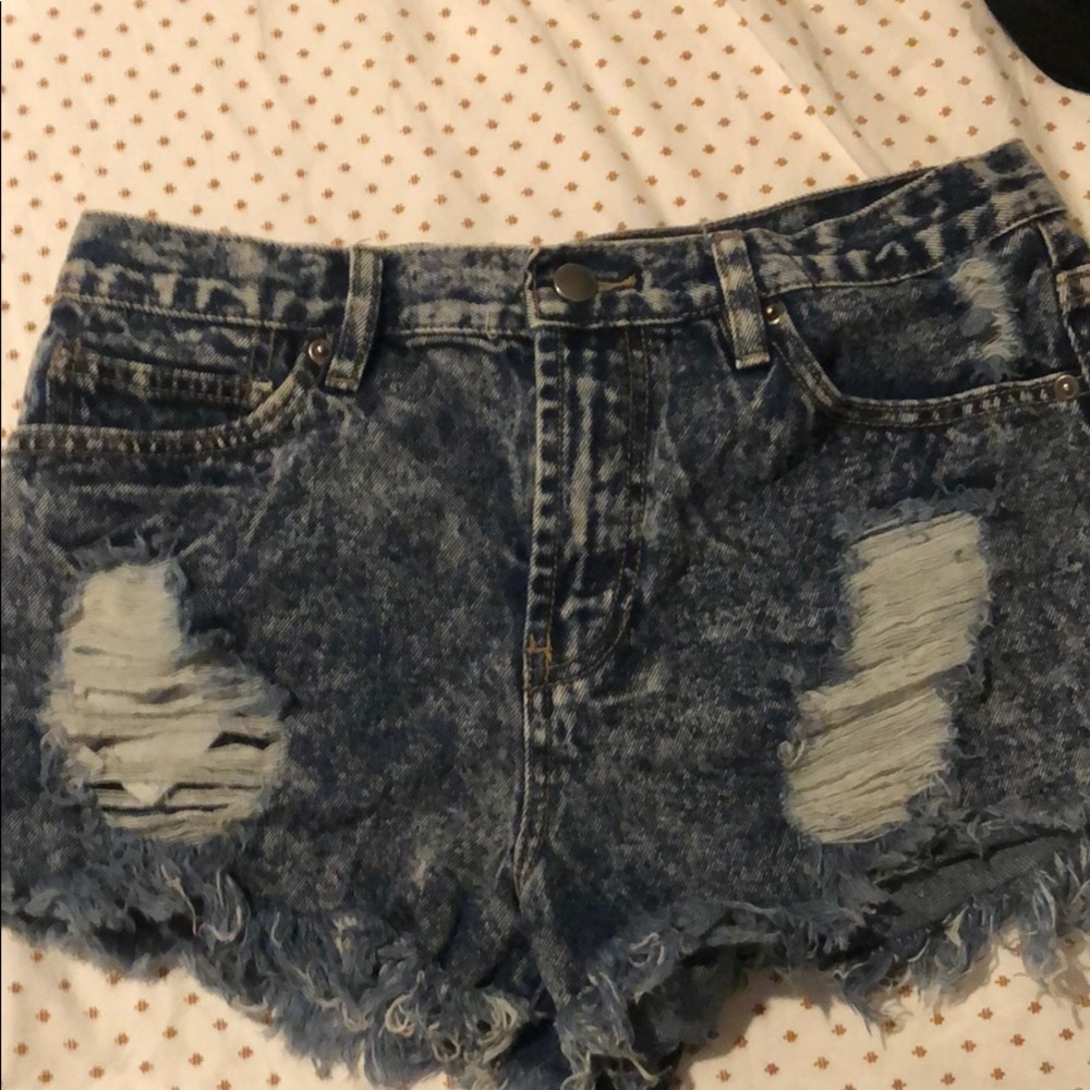 One of a kind embroidered Forever21 shorts size 28